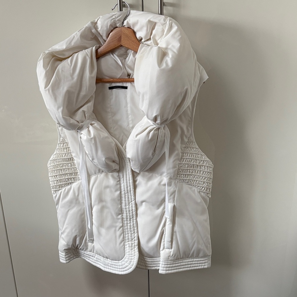 Elie Tahari Women's White Puffer Hooded Vest size L runs small